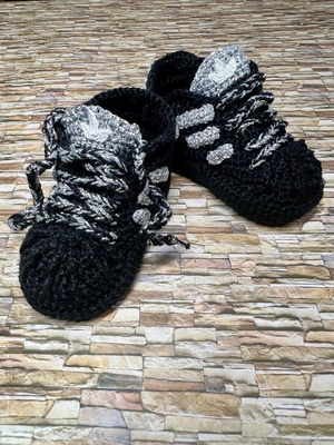 Χειροποίητα πλεκτά αθλητικά παπούτσια για μωράκια 0-12 μηνών μαύρα-ασημί καινούργια