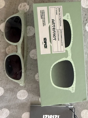Izipizi Kids Sunglasses Like New