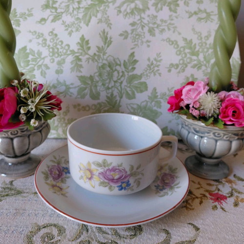 Vintage tea set like new with floral design