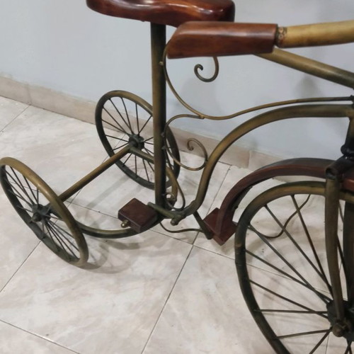 Floor lamp bicycle in excellent condition, bronze color, metal and wood