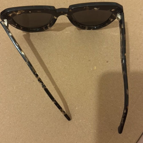Komono The Stella sunglasses like new, large black lenses, tortoise shell