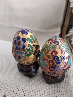 Cloisonné miniature eggs with lotus flower and gold, vintage collectible