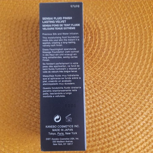 Kanebo Sensai Fluid Finish Lasting Velvet Foundation new, natural beige 30ml
