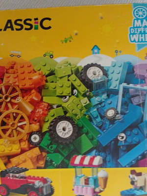 LEGO Classic 10715 σετ κατασκευής με διάφορες ρόδες