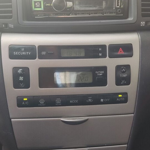 Toyota Corolla 1.6 VVTI 2003 like new, manual, 115hp, roof box