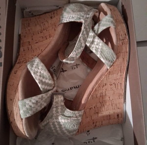 Toms πλατφόρμες