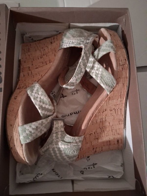Toms πλατφόρμες