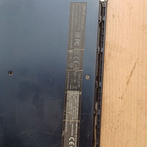Asus x205t parts used, no charger, missing screws and hinge cover
