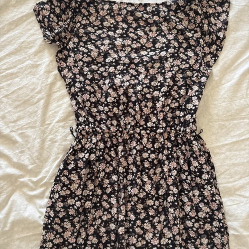 American Eagle floral dress like new with removable belt and pockets