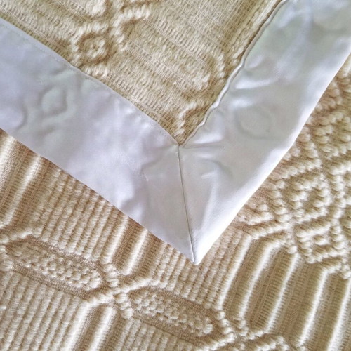 Woolen woven table linen like new