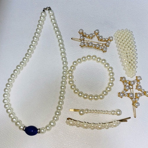 Set of 7 pearls like new (necklace, earrings, pins, hair clips, bracelet)