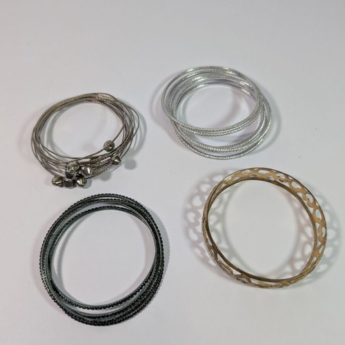 Set of 4 bracelets used