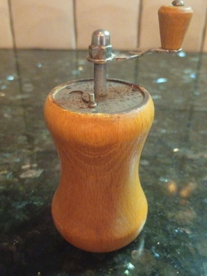 Pepper mill vintage 1950, used, beech wood hourglass shape