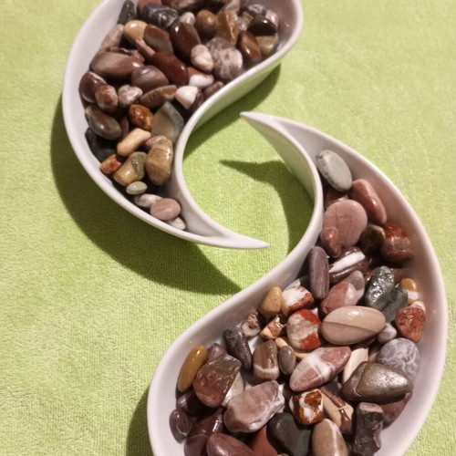 Handmade Varnished Sea Stones pack of 150, like new