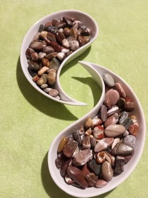 Handmade Varnished Sea Stones pack of 150, like new