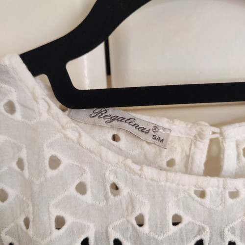 Regalinas white top with broderie embroidery and ruffles, like new, size S/M
