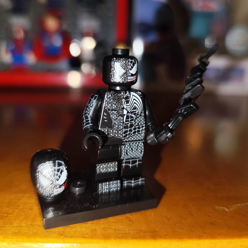 Symbiote Spider-Man x Venom Fusion like new with stand and extra head