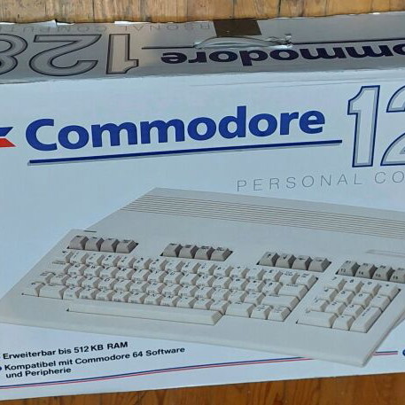 Commodore 128 like new in excellent working condition