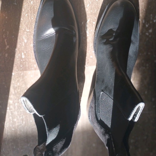 Black Zara ankle boots like new, low