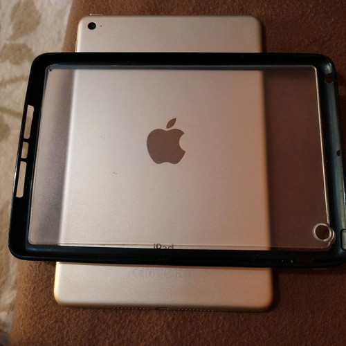 iPad mini 4 16GB rose gold like new