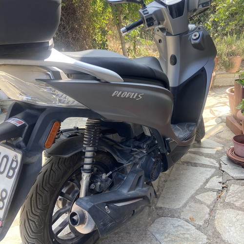 Kymco People S 200i scooter like new, automatic, silver