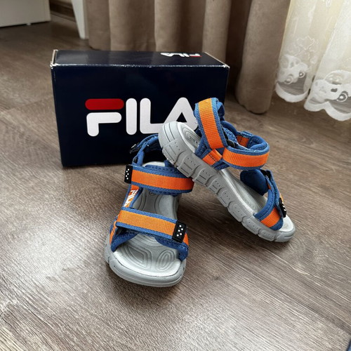 Fila kids sandals size 28 like new, gray