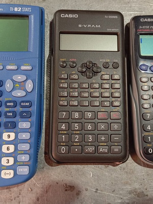 Επιστημονικές αριθμομηχανές Texas Instruments TI-82 Stats και Casio fx-350MS, fx-87DE Plus