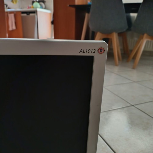 Acer 19" computer monitor used, missing cables