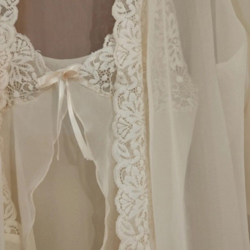 Fontana di Vita nightdress and robe set, soft yellow lace