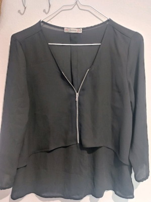 Bershka black blouse with zipper like new, size S