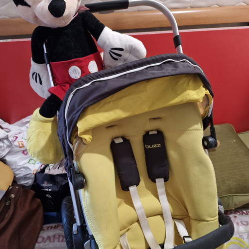 Quinny Buzz baby stroller like new, yellow soft color