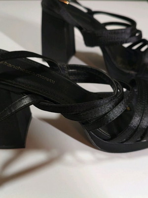 Black sandal new with 10 cm heel, size 39