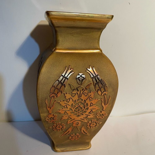 Glass vintage vase like new with copper finish and intricate flower decoration