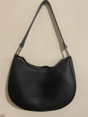 Pull & Bear shoulder bag like new, black faux leather
