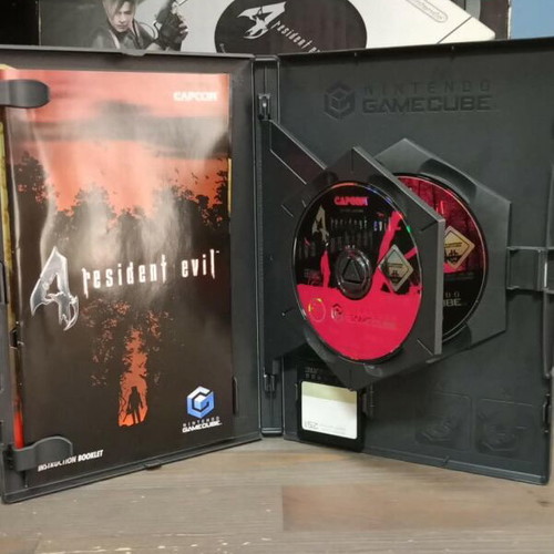 Nintendo GameCube Resident Evil 4 Limited Edition complete console