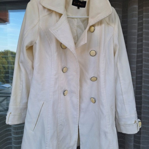 Peacocks white coat medium like new