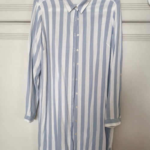 For Ever Blue Shirt like new, white and turquoise, size L