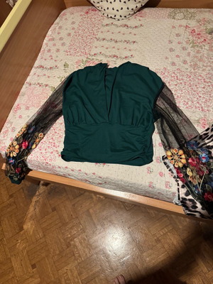Shein blouse like new with colorful transparent sleeves and floral green cypress size M
