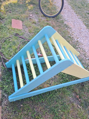 Climbing triangle like new