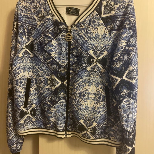 Spring jacket like new size M/L with blue and white pattern