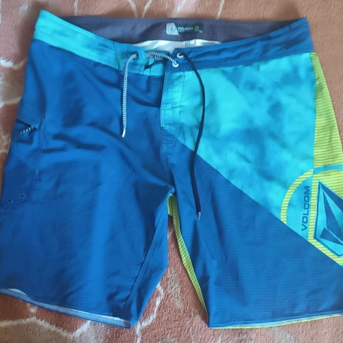 Volcom swim shorts size XL like new, multicolor