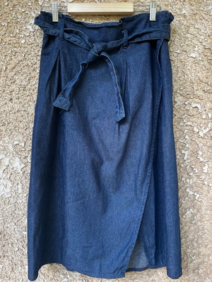 Skirt/pareo blue that ties in front like new