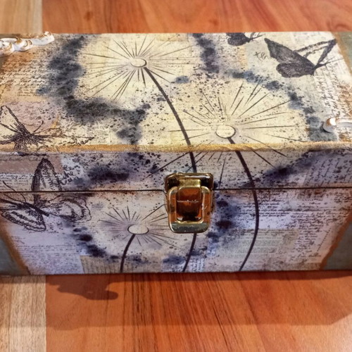 Wooden wine case handmade like new, decoupage