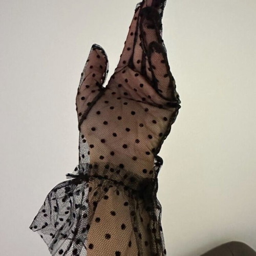 Short women's gloves made of tulle with dots new, black