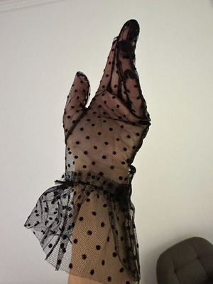 Short women's gloves made of tulle with dots new, black