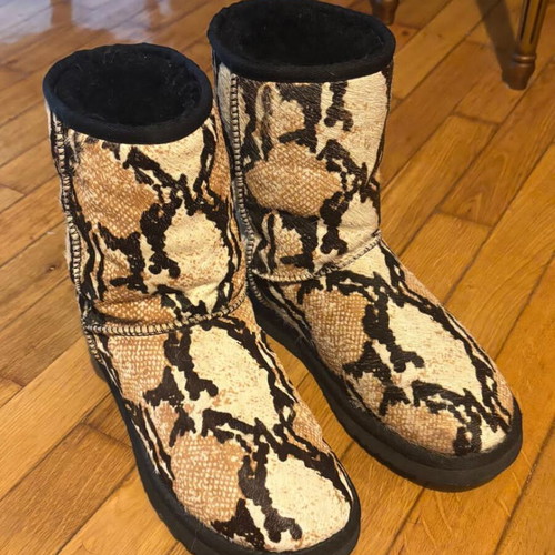 Ugg boots leather ponyskin snakeprint design like new