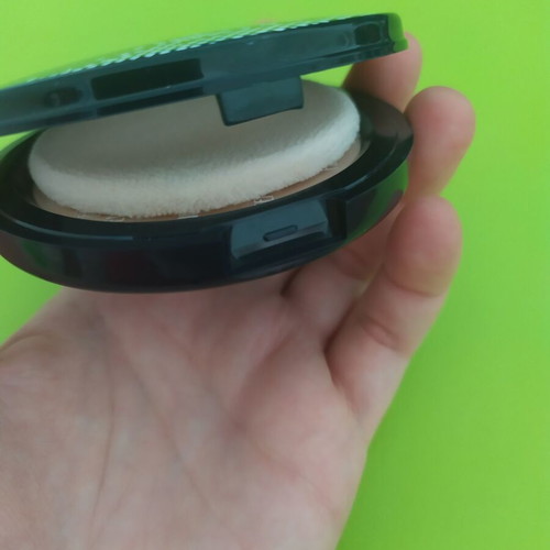 Powder named- ivory beige, new 3 euros