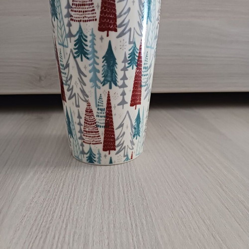 Porcelain mug new with silicone lid