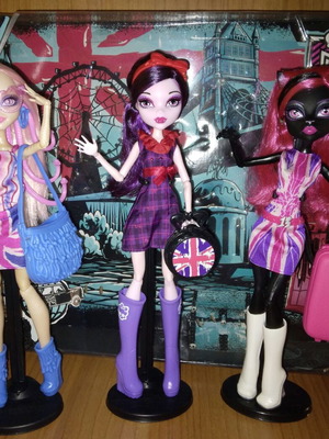 Monster High Ghoulebrities in Londoom 2015 3-Pack Dolls like new