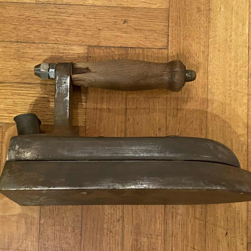 Sewing iron used, vintage from the 1960s